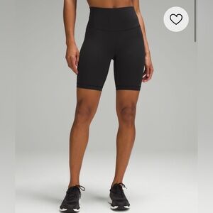 Wunder Train High-Rise Short 8”. Size 4. Black